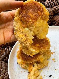 Una foto de Bombas de papa rellenas de queso