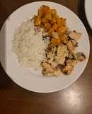 Pollo con arroz y calabacín al horno