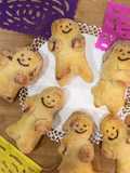 Pan de muerto casero en forma de muñeco