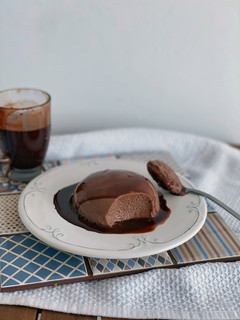 Una foto de Flan fit de chocolate sin lácteos ni grasas ni azúcar