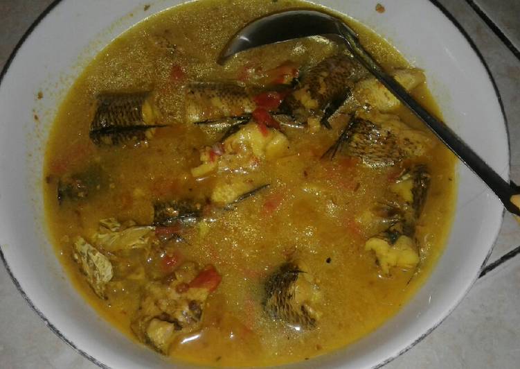 Ikan rawa bumbu kuning