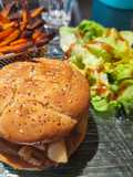 Burger boudins blancs pommes, frites de patates douces