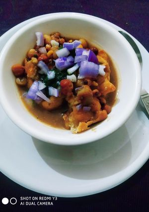 समोसा छोले (Samosa chole recipe in Hindi) रेसिपी मुख्य फोटो