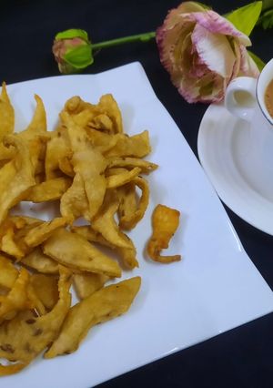 A picture of Homemade namak paray.