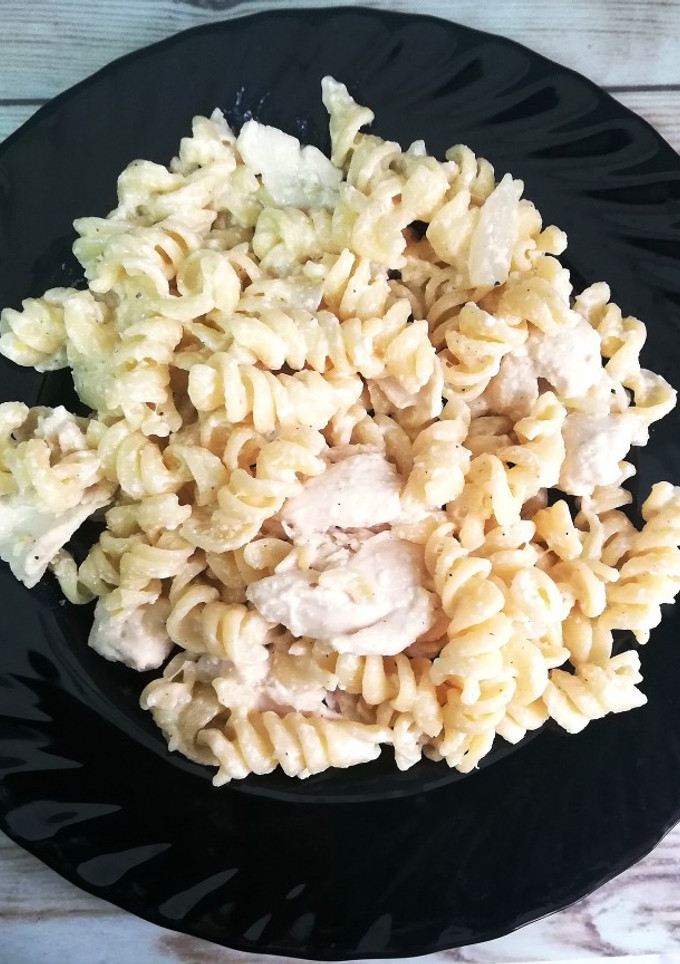 Una foto de Macarrones a 'la Carbonara' de Pollo