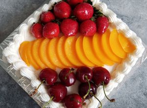 Foto resep Strawberry and Peach Cake