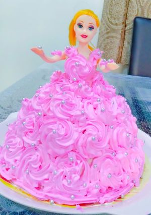 डॉल केक वनीला फ्लेवर (vanilla doll cake recipe in hindi) रेसिपी मुख्य फोटो