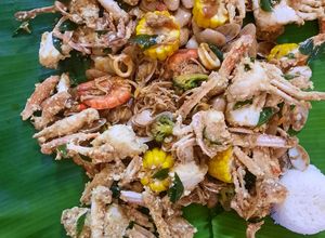 Gambar Shellout Salted Eggs Crab