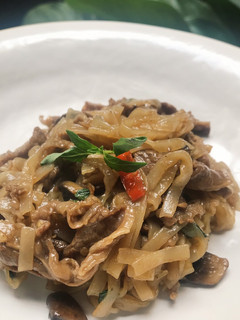 Foto resep Thai Beef Basil Rice Noodle