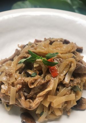 Foto resep Thai Beef Basil Rice Noodle