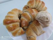 Una foto de croissant mantequilla sin hojaldre
