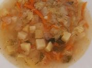 Una foto de sopa de verduras casera