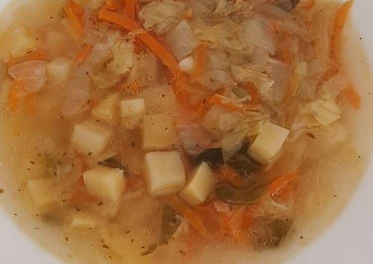 Sopa de verduras casera