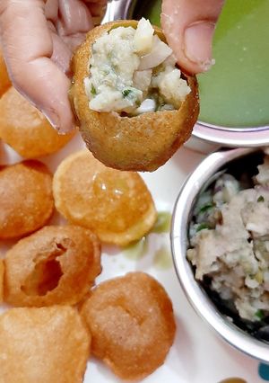 आटे के गोलगप्पे (aate ke golgappe reicpe in Hindi) रेसिपी मुख्य फोटो
