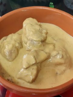 Una foto de Conejo en salsa de piñones