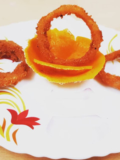 கிறிஸ்பி ஆனியன் ரிங்ஸ் வித் ட்விஸ்ட் Crispy onion rings with twist செய்முறை முக்கிய புகைப்படம்