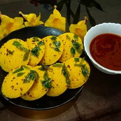 A picture of Idli Dhokla.