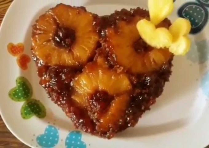 Upside down caramalized pineapple cake(Eggless/without Oven)