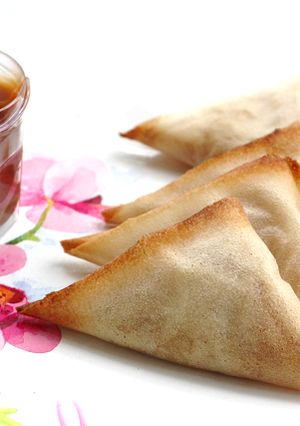 Une photo de Samoussas sucrés à la pomme et à la crème de caramel au beurre salé