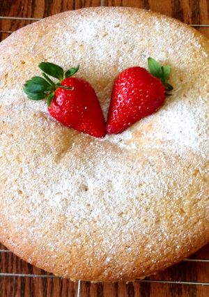 A picture of Teresa's yoghurt and citrus cake.