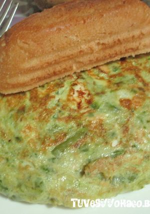Foto principal de Tortilla de espárragos trigueros y salmón