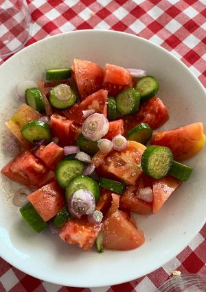 Una foto de Ensalada de Tomate con Cebollitas Moradas de nuestras macetas
