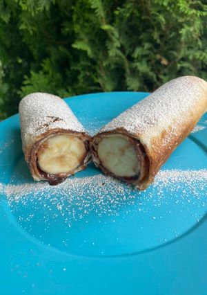 Édes banános tortilla tekercs recept fotója