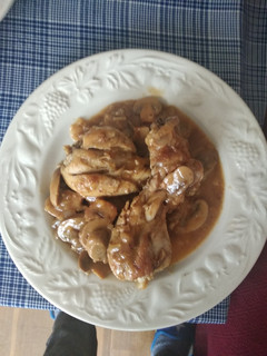 Una foto de Muslos de pollo con Champiñones