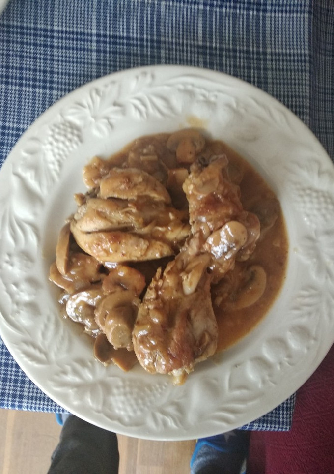 Una foto de Muslos de pollo con Champiñones