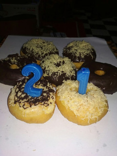 Foto resep Donat ulang tahun anti ribet