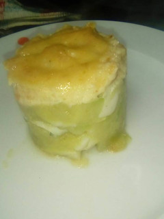 Una foto de Calabacín con calamar gratinado con alioli membrillo