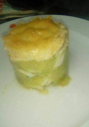 Una foto de Calabacín con calamar gratinado con alioli membrillo