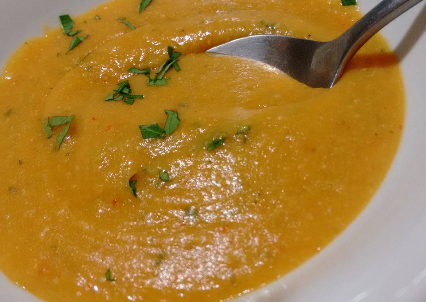 Crema de garbanzos, zanahoria, semillas de calabaza y Agua de mar
