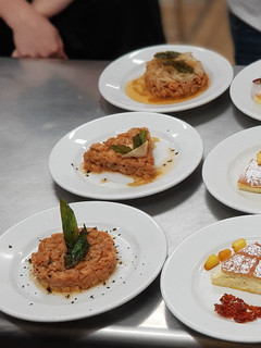 Una foto de Tartar de salmón