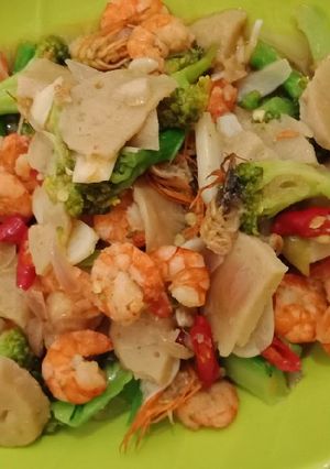 Foto resep Tumis Udang Brokoli Bakso