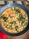 Sopa de Grão-de-bico com cenoura e espinafre