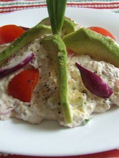Avokádós paradicsomos hússaláta recept fotója