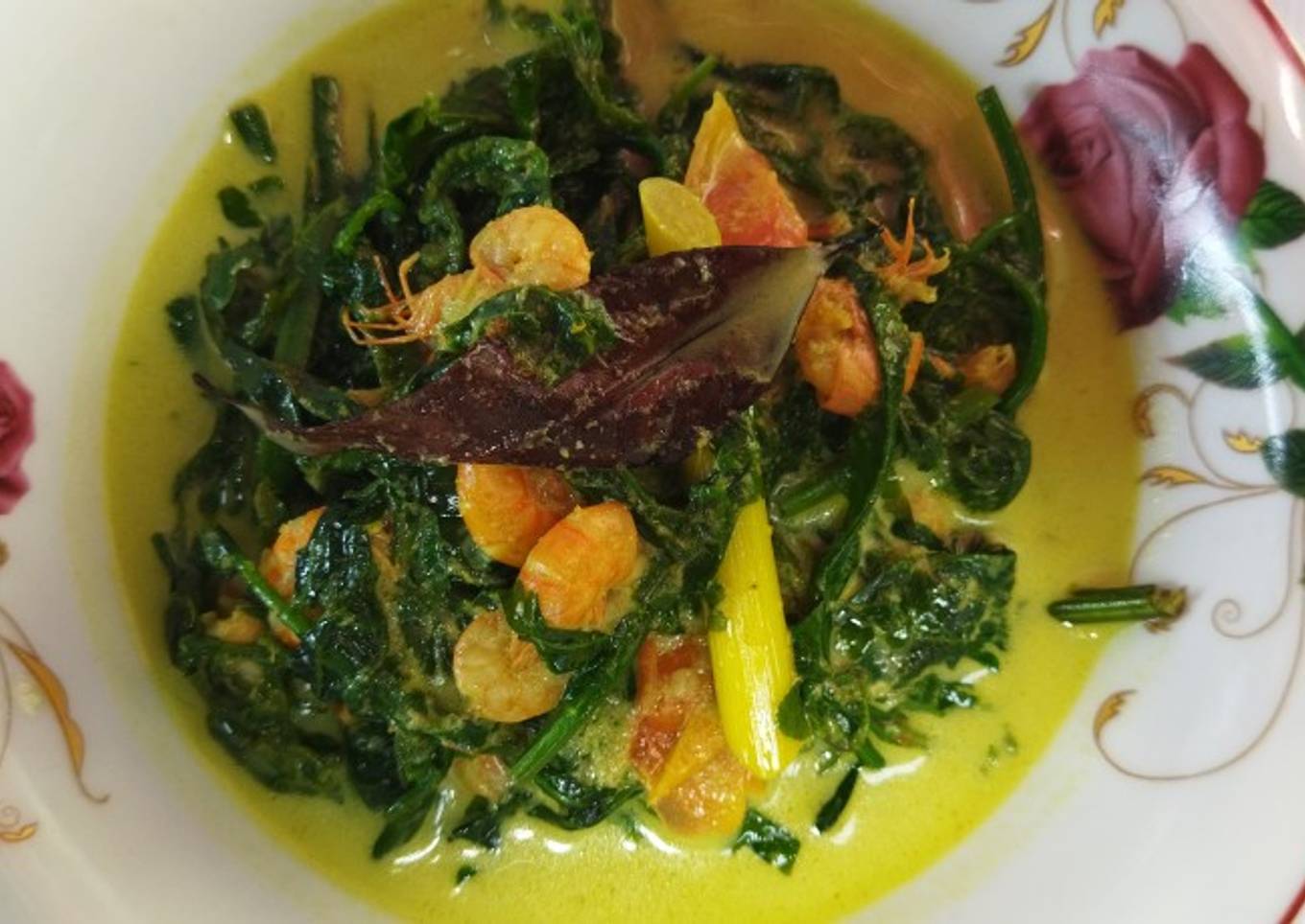 Sayur pakis santan pedas