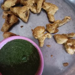 A picture of Gobhi ke pakore.
