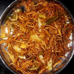 Chilli garlic hakka noodles A picture of Chilli garlic hakka noodles.