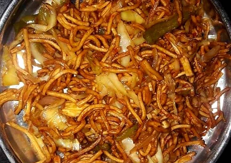 Chilli garlic hakka noodles