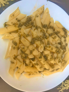 Una foto de Macarrones al pesto
