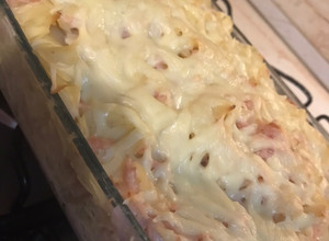 Sonkás-sajtos tejszínes rakott tészta recept fotója