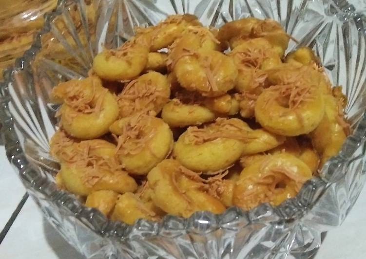 Bagaimana Membuat Kastengel (Kue Keju) Anti Gagal