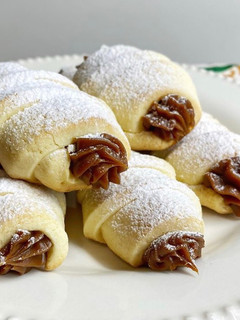 Una foto de Cañoncitos de Dulce de Leche o Crema Chantilly Sin Tacc 👩🏼🍳💣