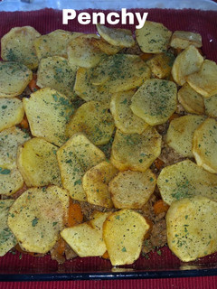 A picture of Meat and Potato Pie with Worcestershire Sauce.
