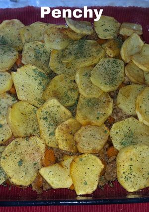 Una foto de Pastel de carne y patatas con salsa Worcester