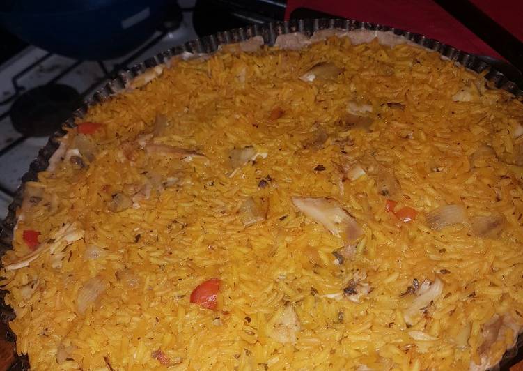 Tarta de arroz amarillo y pollo (tapa casera)