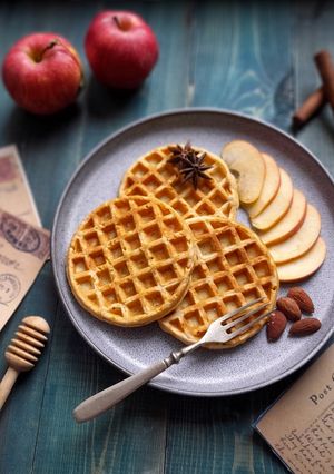 عکسی از دستور وافل سیب و دارچین رژیمی