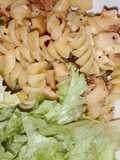 Pasta Spiral dan Burger Daging Goreng